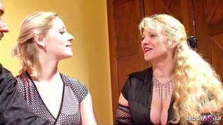 Mladi neizkušeni Par dobi pomoč od Mature soseda v svoji prvi Troje Vraga