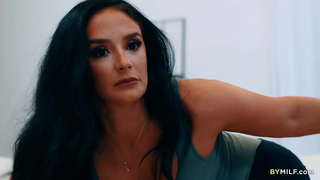 Uvijek napaljena koledž momak je imao seks sa Pastorku i Maćeha