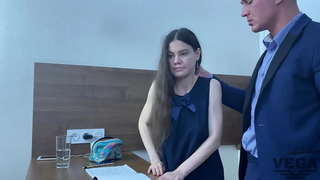 DOMAČI RAZRED JE UŠEL IZ ROK IN UČITELJ JE HOTEL UČENCA POFUKATI V RIT