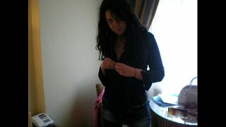 Italyen amatorial Lilly dezabiye ak mastibe