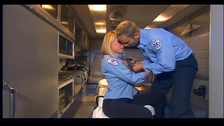 Busty blond foutu nan nwa kwis pye segondè, chosèt