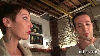 Big titted ak tatouage franse ki gen matirite vin manman bourik kouch