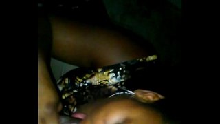 متزوج ذوت منحي الرأس في الحمام