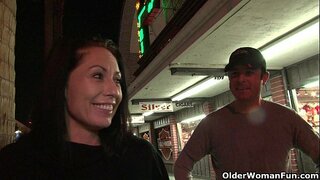 ���တ် milf ဂရုဟိုတယ်၌