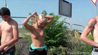 Y. plavuša JAVNI sex ulici, u sred bela dana