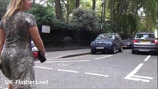 Sexy flache blond Ashley Pasaje yo deyò ègzibisyonism ak amatè vwayeur babe