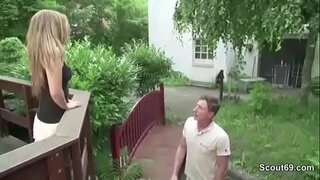 ���हान सडपातळ तरुण द्वारे fucked जमीनदार कारण कर्जे 