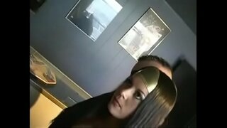 Tình Tự Hỏi, Người Phụ Nữ