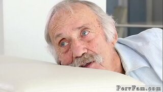 Сүйкімді жасөспірім трахается