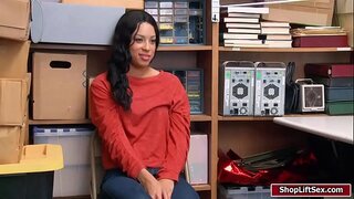 LP récupère les objets volés et baise puis le voleur à l&#039;étalage