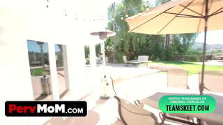 Γάμησα τη Μητριά Μου Και να Δέρνει το Μουνί Της