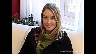 ���ੁਪਰ cute ਗੋਰੀ ਨੌਜਵਾਨ ਟੁਕੜੇ ਨਗਨ ਅਤੇ ਖੇਡਦਾ ਹੈ, ਉਸ ਨਾਲ ਕੱਸੀ ਚੂਤ