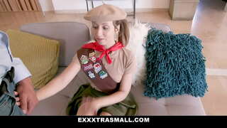 Exxxtra Small - кугу член Дафна трахнуть