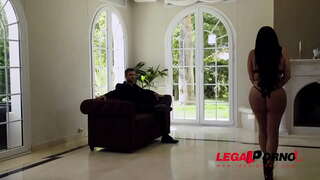 Curvy Latina ancilla Kesha Ortega lets bulla crepitus eius mercurium et humidum rosea GP848