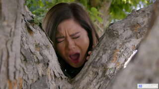 Ivelan&#039;ny Trano Lesbiana Threesome