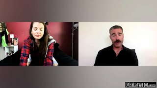 Элизагийн авах нүцгэн ifo түүний perv зөвлөх.Тэр гаргаж авдаг том tits болон цус сэлбэх нь түүний тоглоом.Тэр deepthroats энэ fucks үсэрхэг pussy