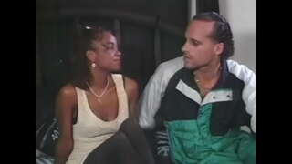 Exotische Schlampe an schwaarze Strümpfen snap en haarde wäissen Schwanz an Hond éisträich