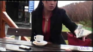 Varekova se nan yon autoroute restoran sou lachas a pou kliyan yo fuck